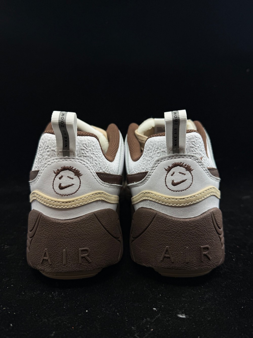 NIKE X TRAVIS SCOTT ZOOM FIELD JAXX - LIGHT CHOCOLATE