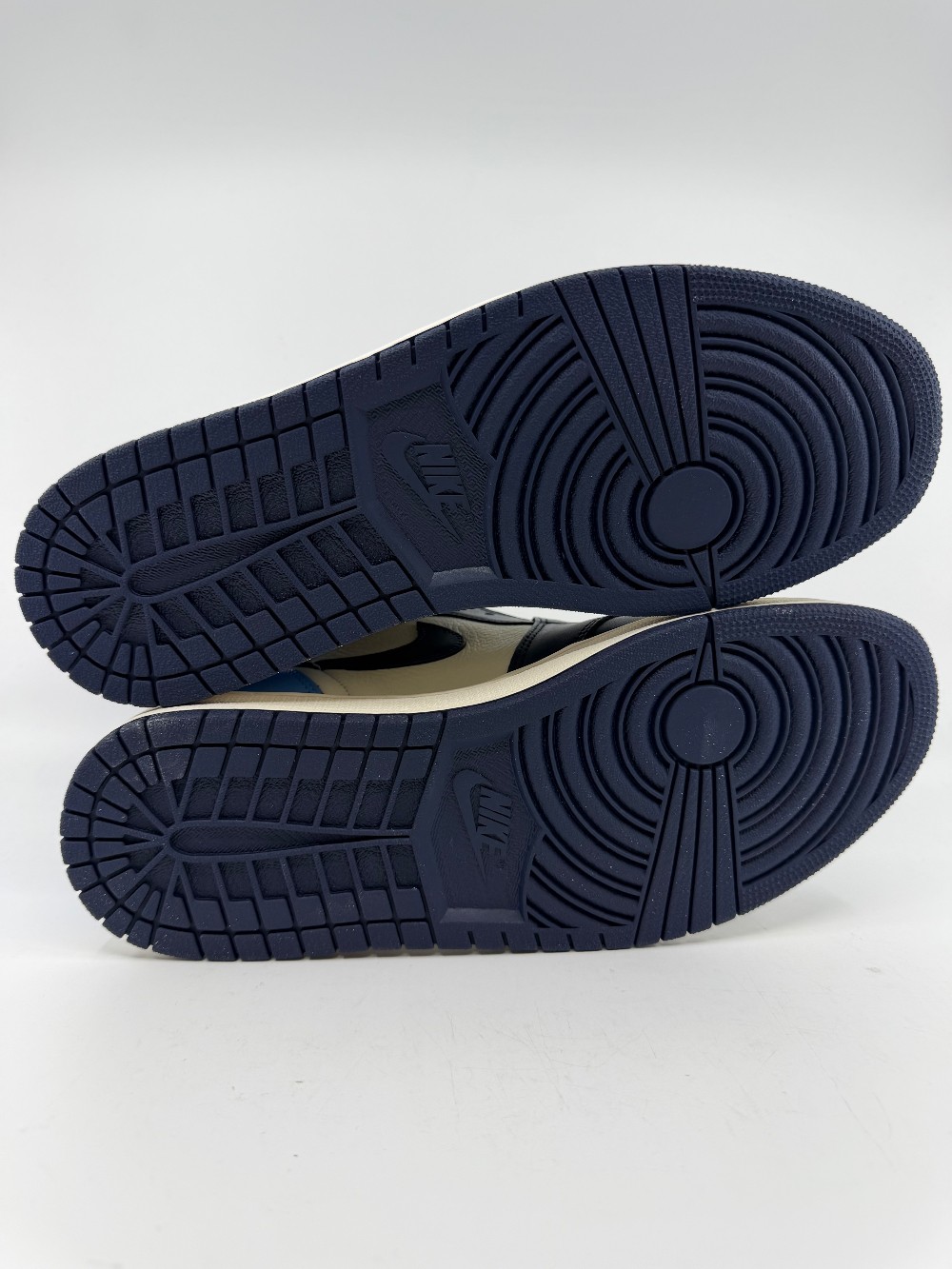 AJ 1 - OBSIDIAN