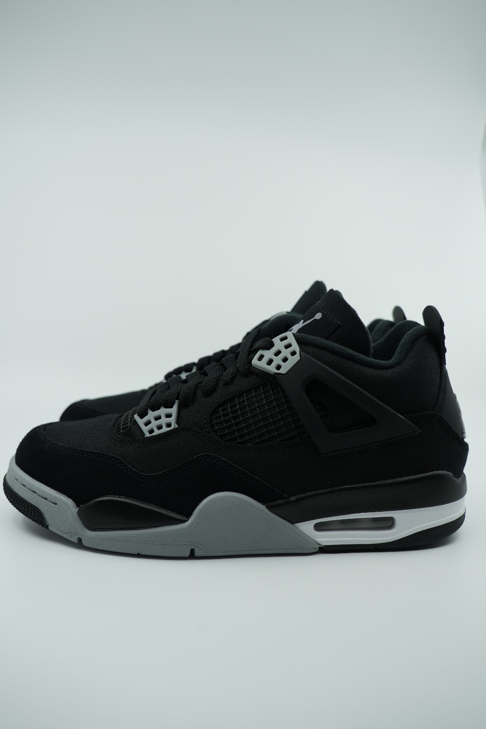 AJ 4 SE - BLACK CANVAS