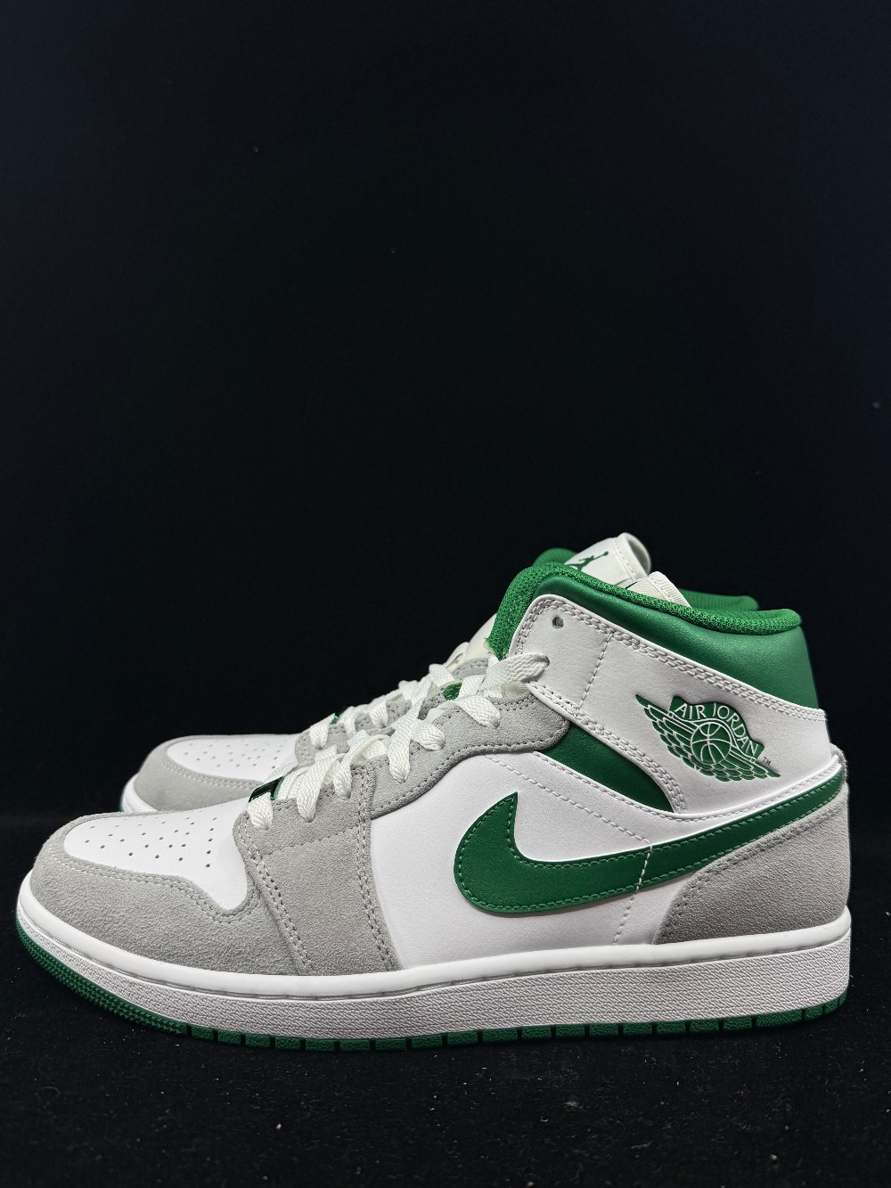 *NO BOX* AJ 1 MID SE - GREY GREEN