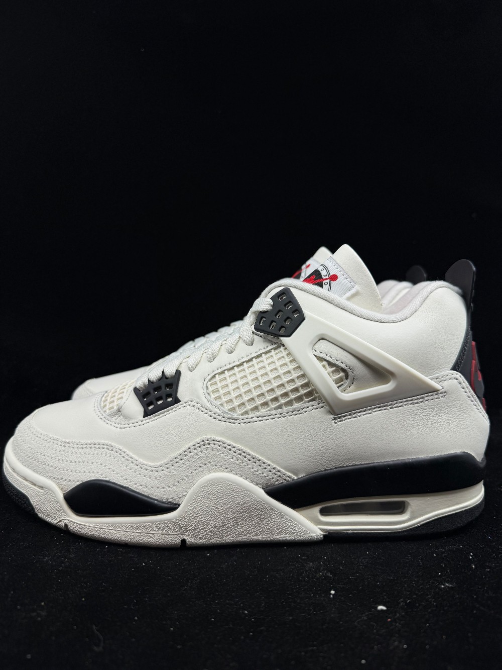 AJ 4 - FLIGHT CLUB