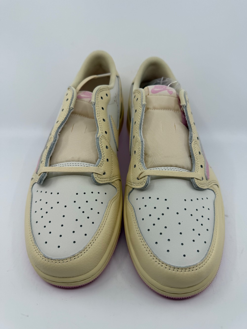 AJ 1 LOW X TRAVIS SCOTT - SHY PINK
