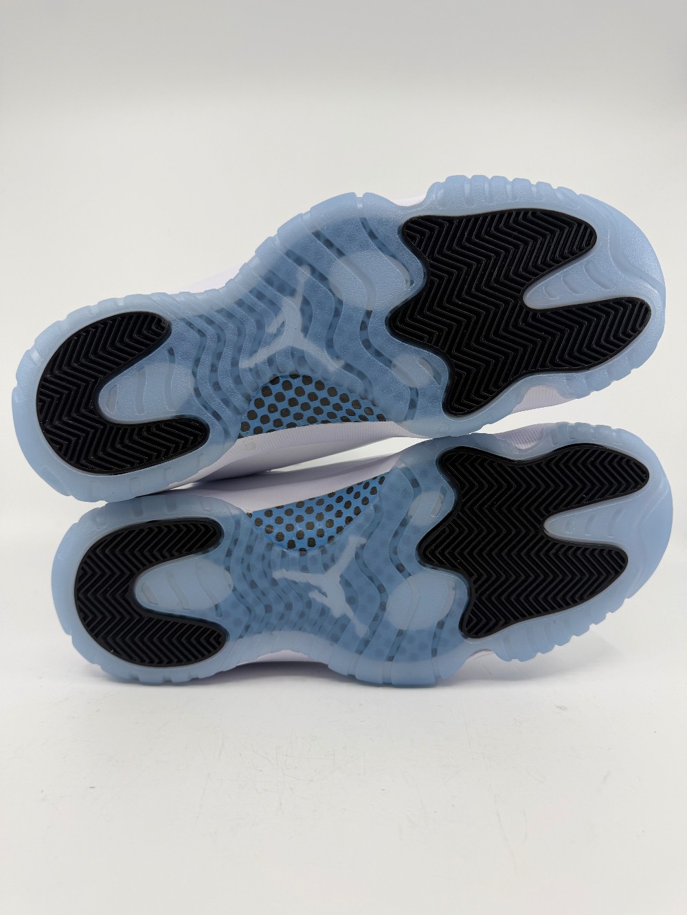 AJ 11 - LEGEND BLUE (2024)