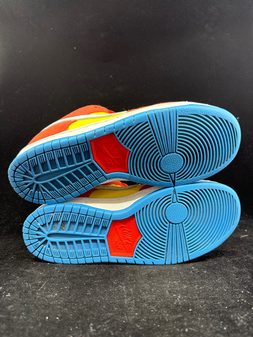 *USED* NIKE SB DUNK LOW - BART SIMPSON