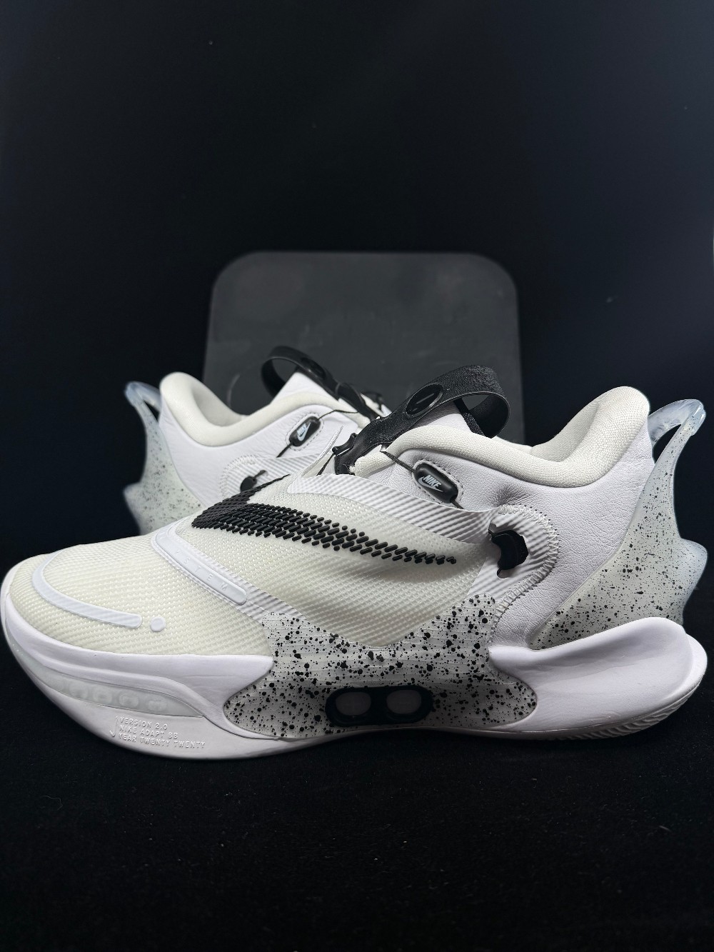 *USED* NIKE ADAPT BB 2.0 - OREO (US CHARGER)