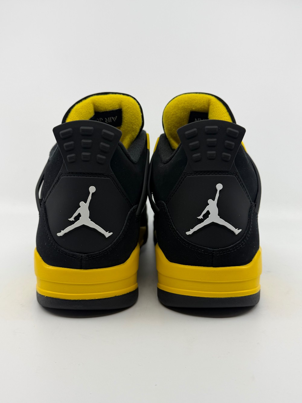 AJ 4 - THUNDER (2023)