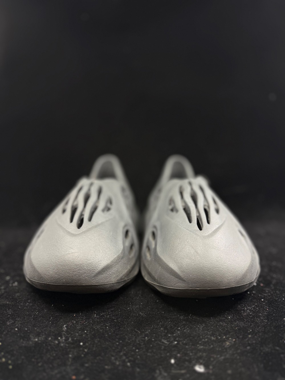 *USED/NO BOX* YEEZY FOAM RUNNER - ONYX