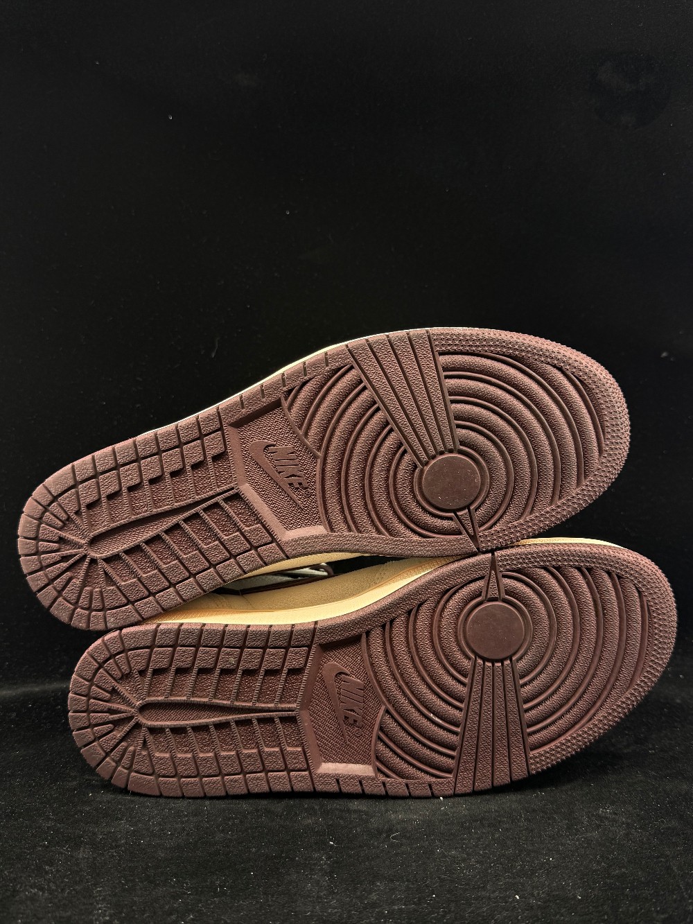 *USED* AJ 1 - A MA MANIERE