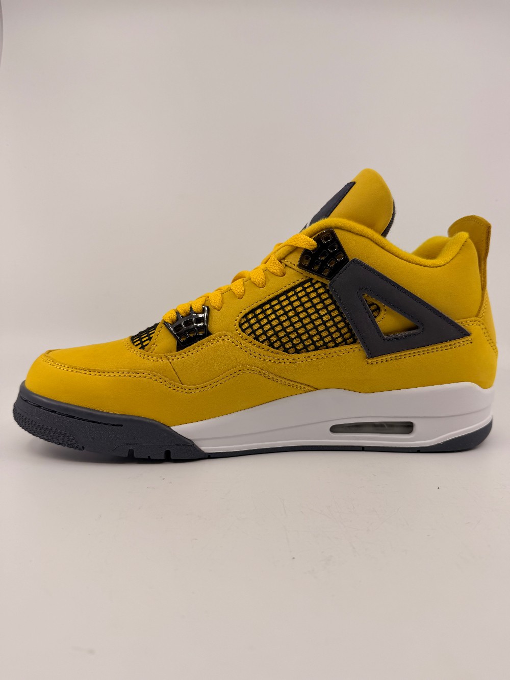 AJ 4 - LIGHTNING (2021)