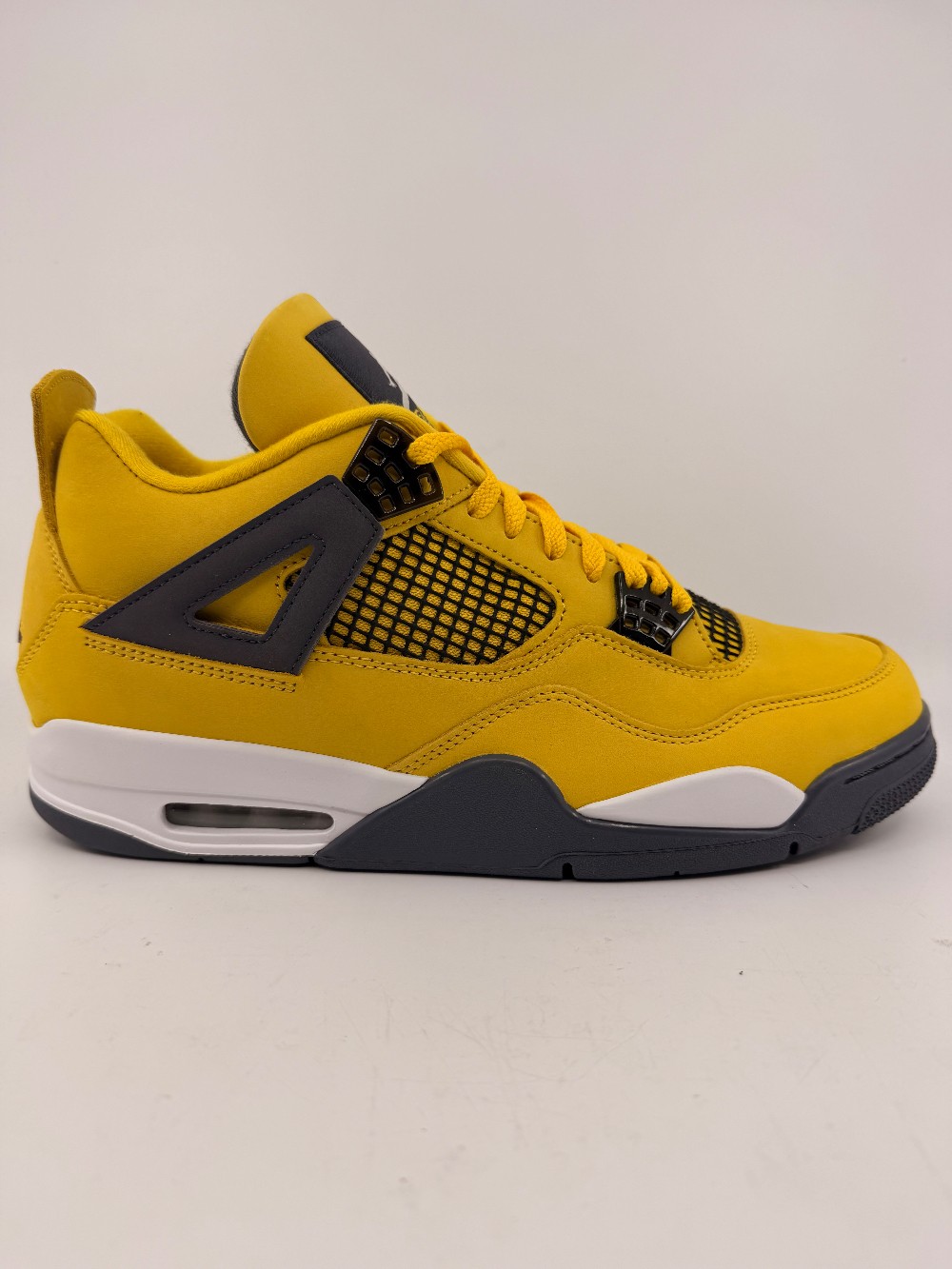 AJ 4 - LIGHTNING (2021)