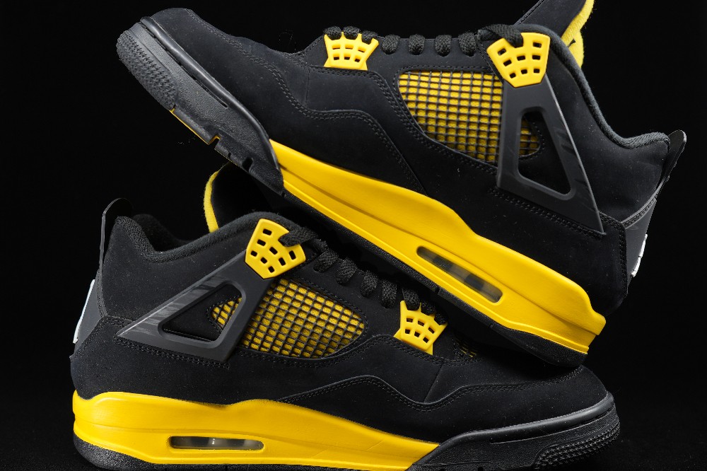 *USED* AJ 4 - YELLOW THUNDER
