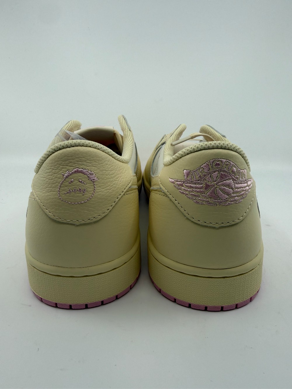 AJ 1 LOW X TRAVIS SCOTT - SHY PINK