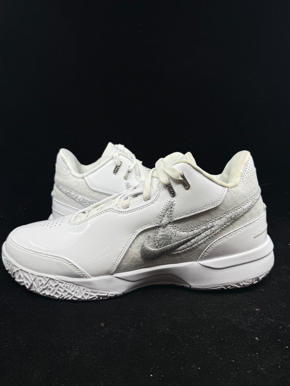 *VNDS/NO BOX LID* NIKE ZOOM LEBRON NXXT GEN AMPD - WHITE SILVER