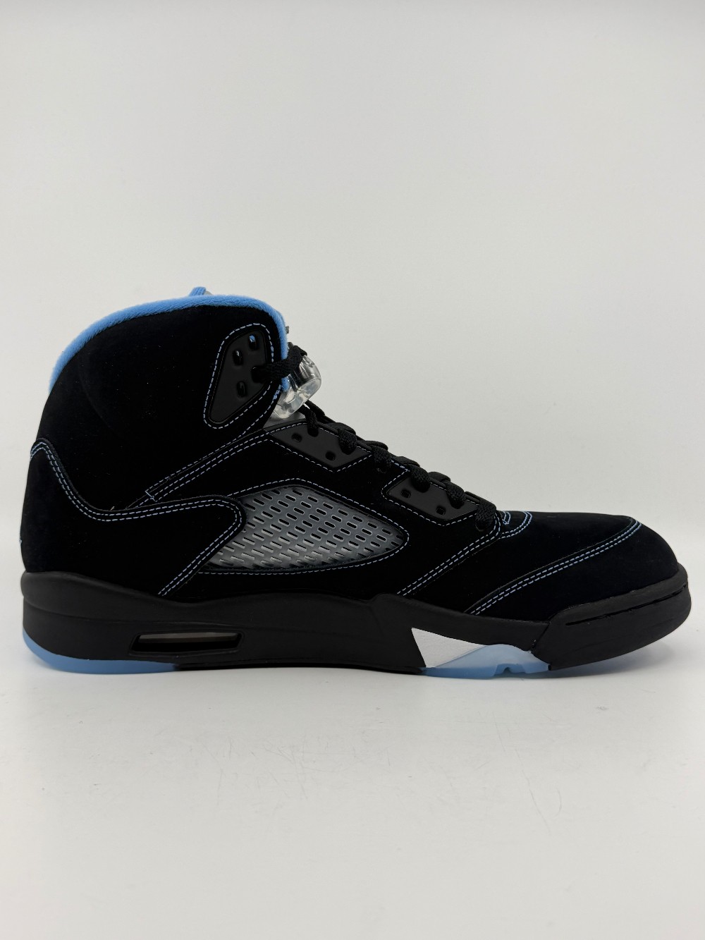 AJ 5 - BLACK UNIVERSITY (2026)