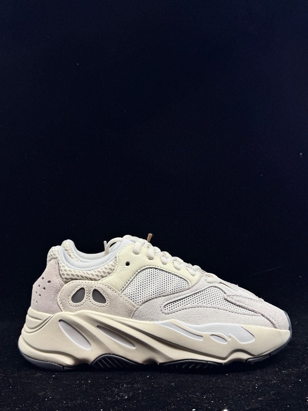 YEEZY 700 BOOST - ANALOG
