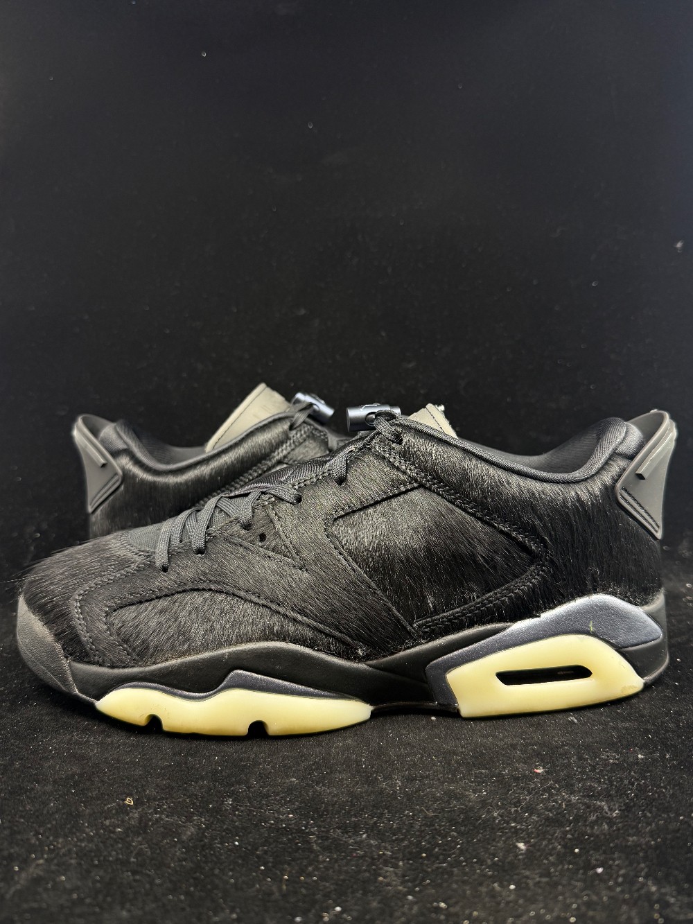 *USED* AJ 6 LOW (W) - BLACKOUT