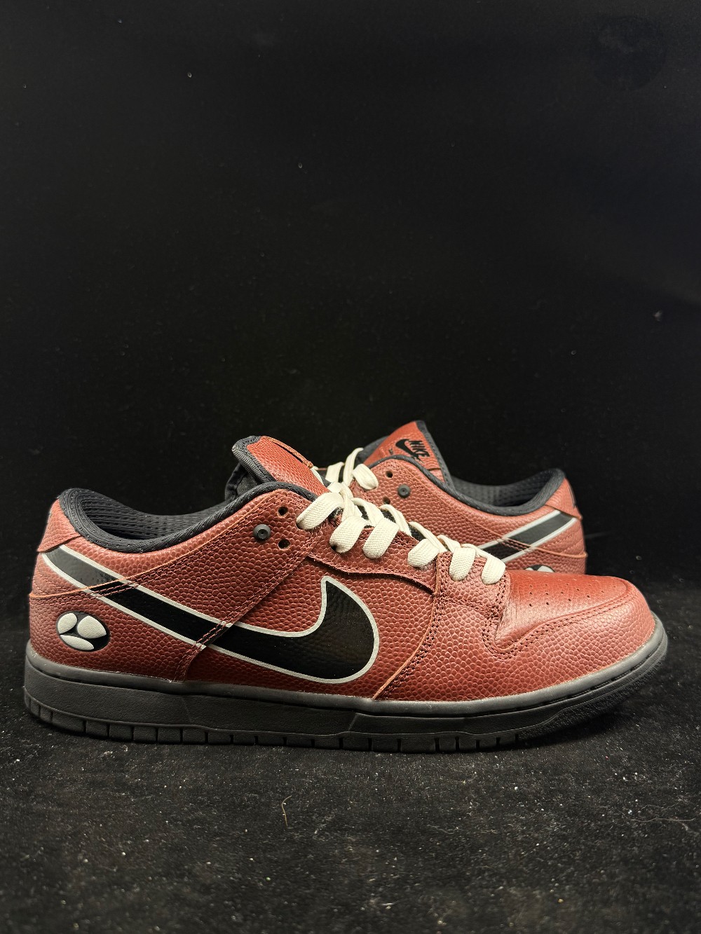 *USED* NIKE SB DUNK LOW - LIMOSINE SKATEBOARDS