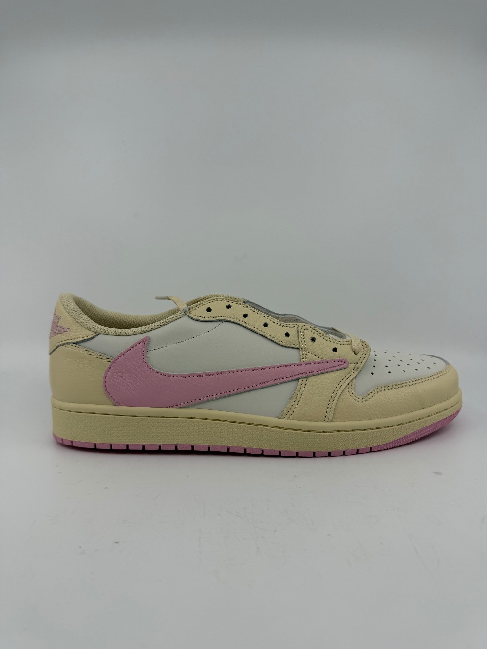 AJ 1 LOW X TRAVIS SCOTT - SHY PINK
