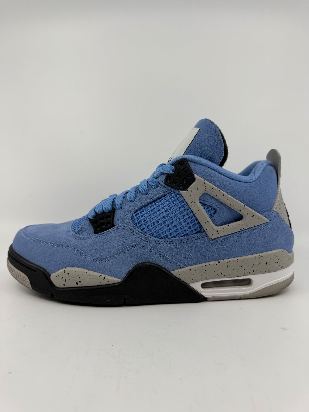 *USED* AJ 4 - UNIVERSITY BLUE