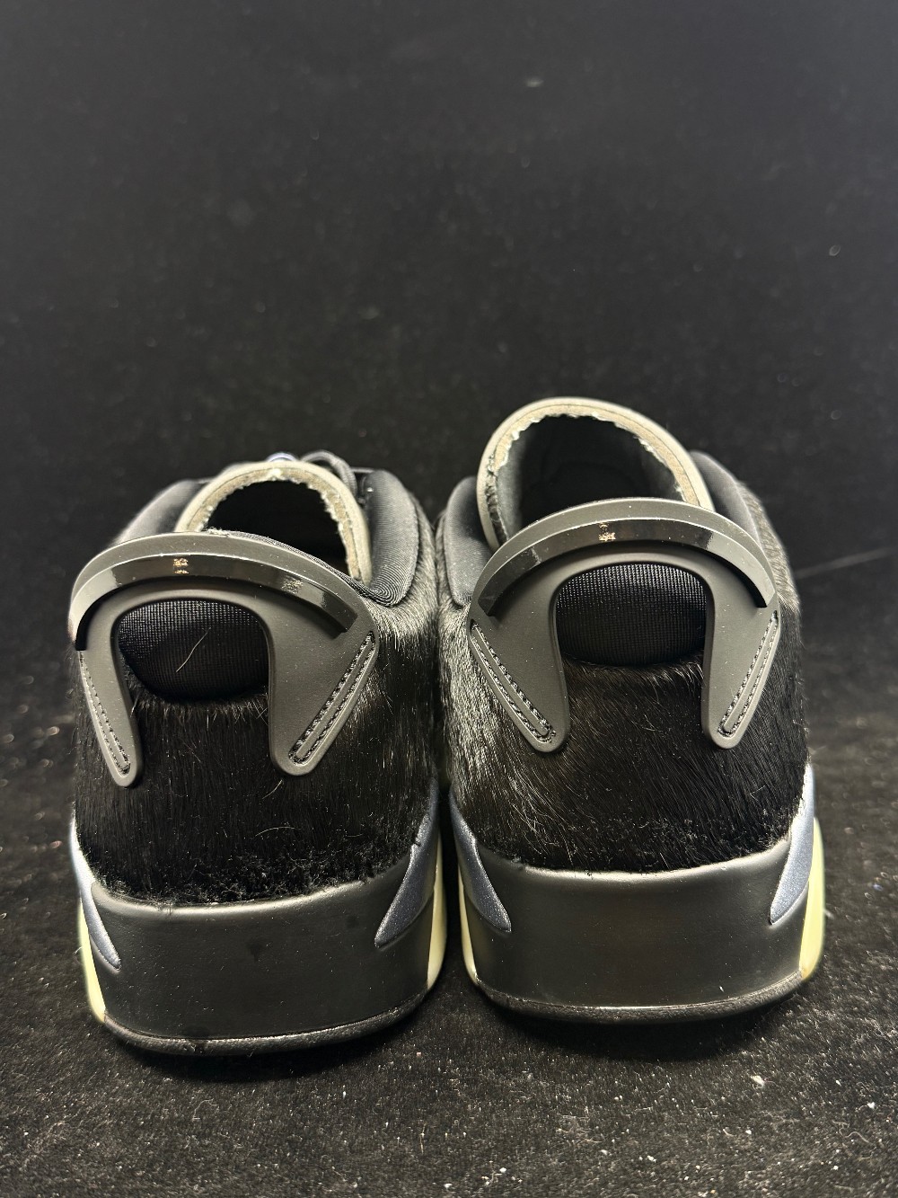 *USED* AJ 6 LOW (W) - BLACKOUT