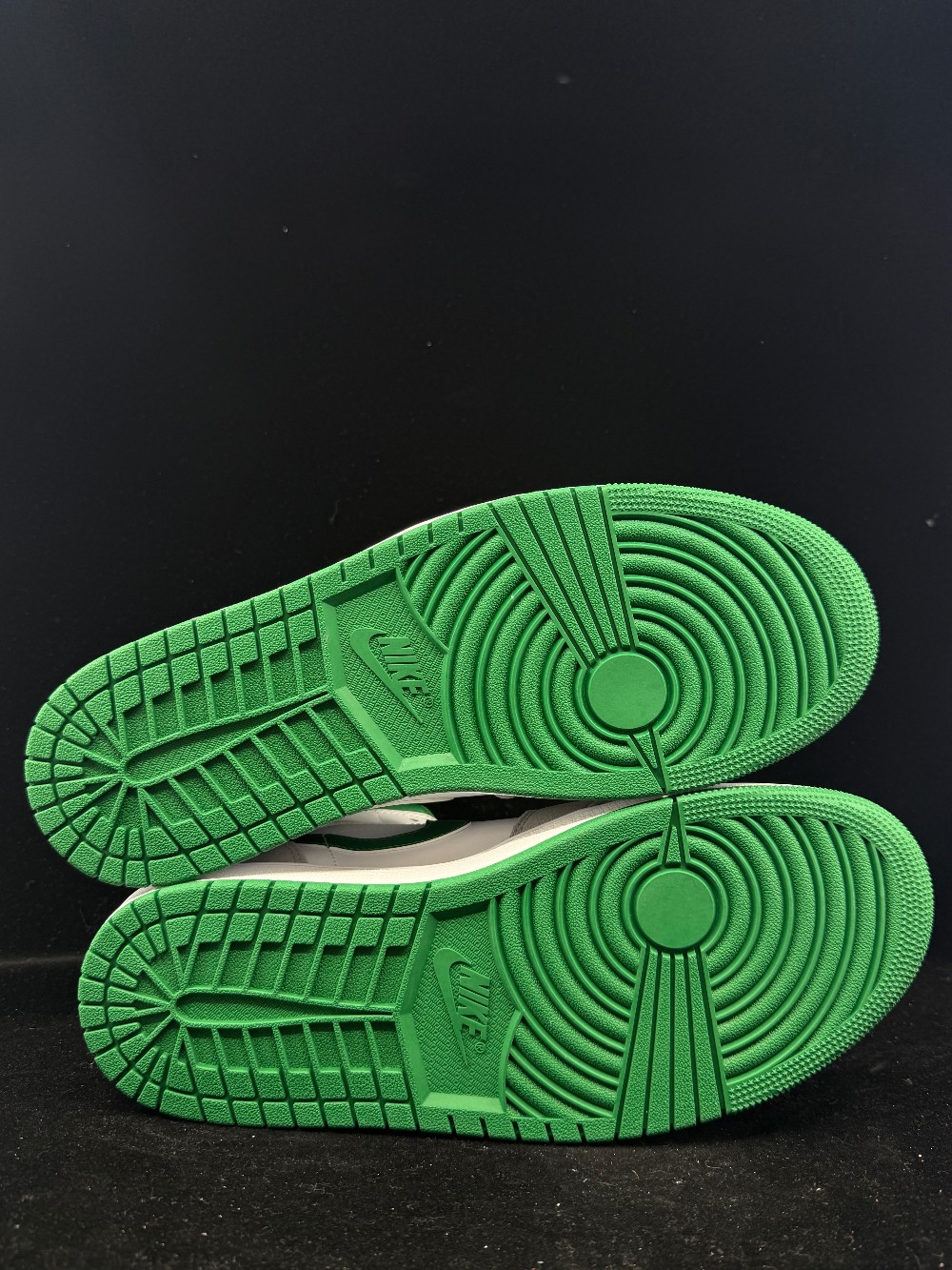 *NO BOX* AJ 1 MID SE - GREY GREEN