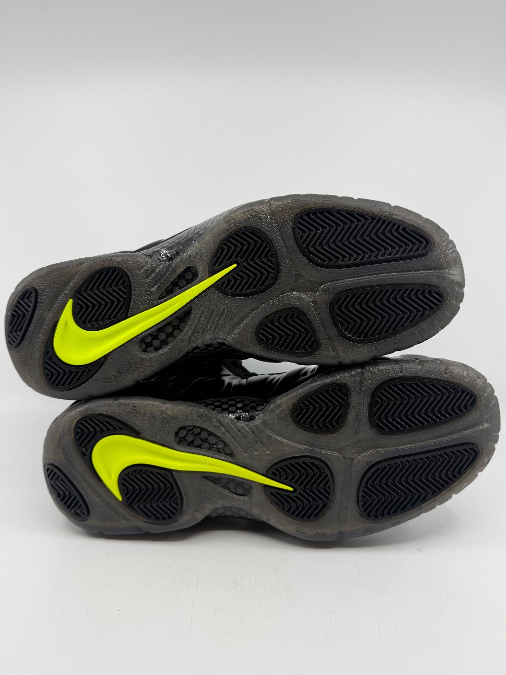 NIKE AIR FOAMPOSITE - VOLTAGE (2026)