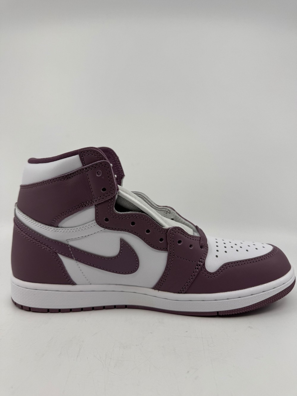 AJ 1 - ARTISANAL TEAM RED