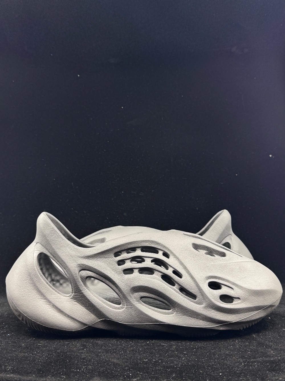 *USED* YEEZY FOAM RUNNER - ONYX