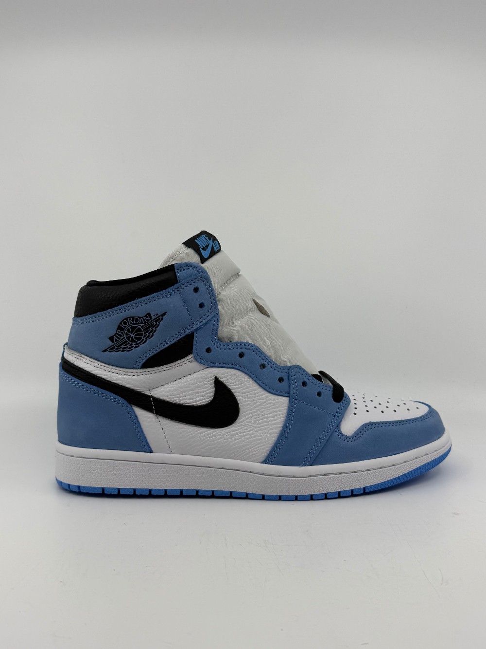 AJ 1 - UNIVERSITY BLUE