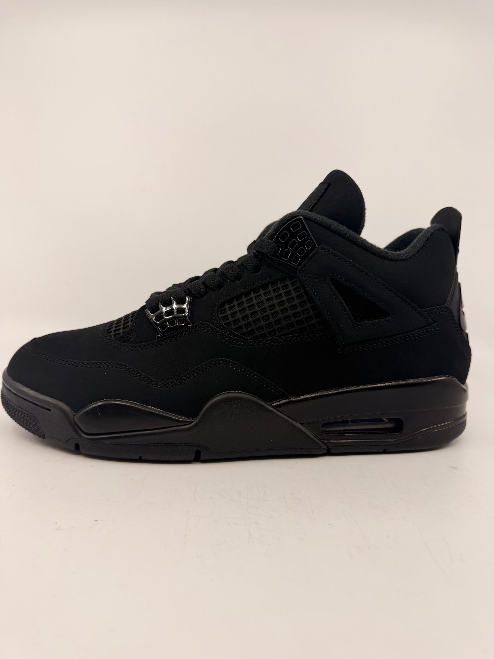 AJ 4 - BLACK CAT (2025)