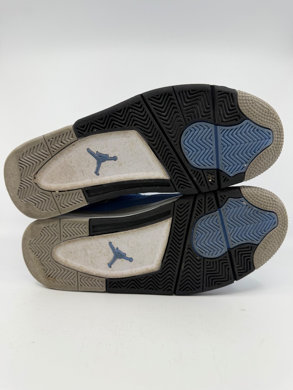 *USED* AJ 4 - UNIVERSITY BLUE
