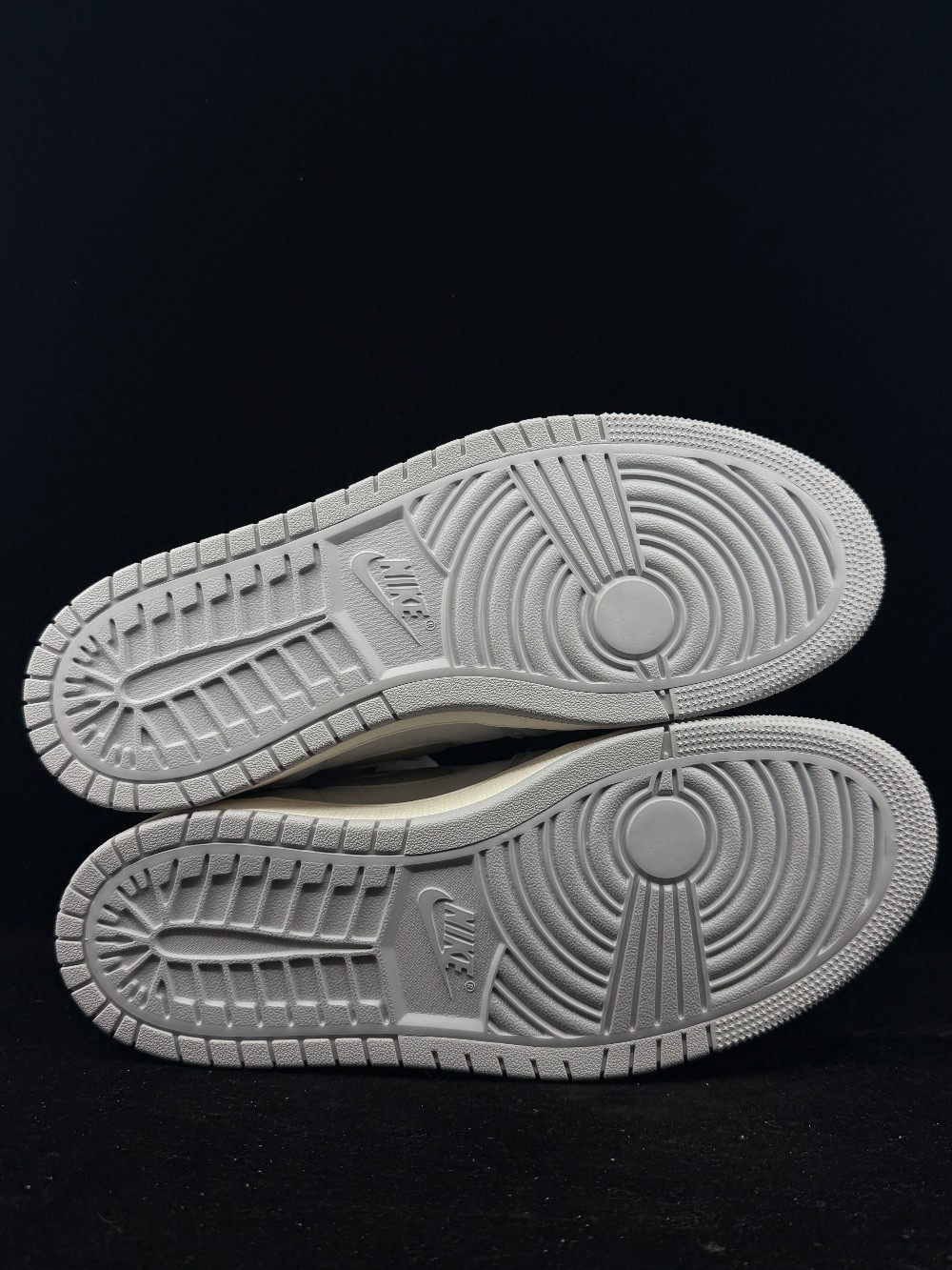 *NO BOX* AJ 1 ZOOM AIR CMFT - LONDON