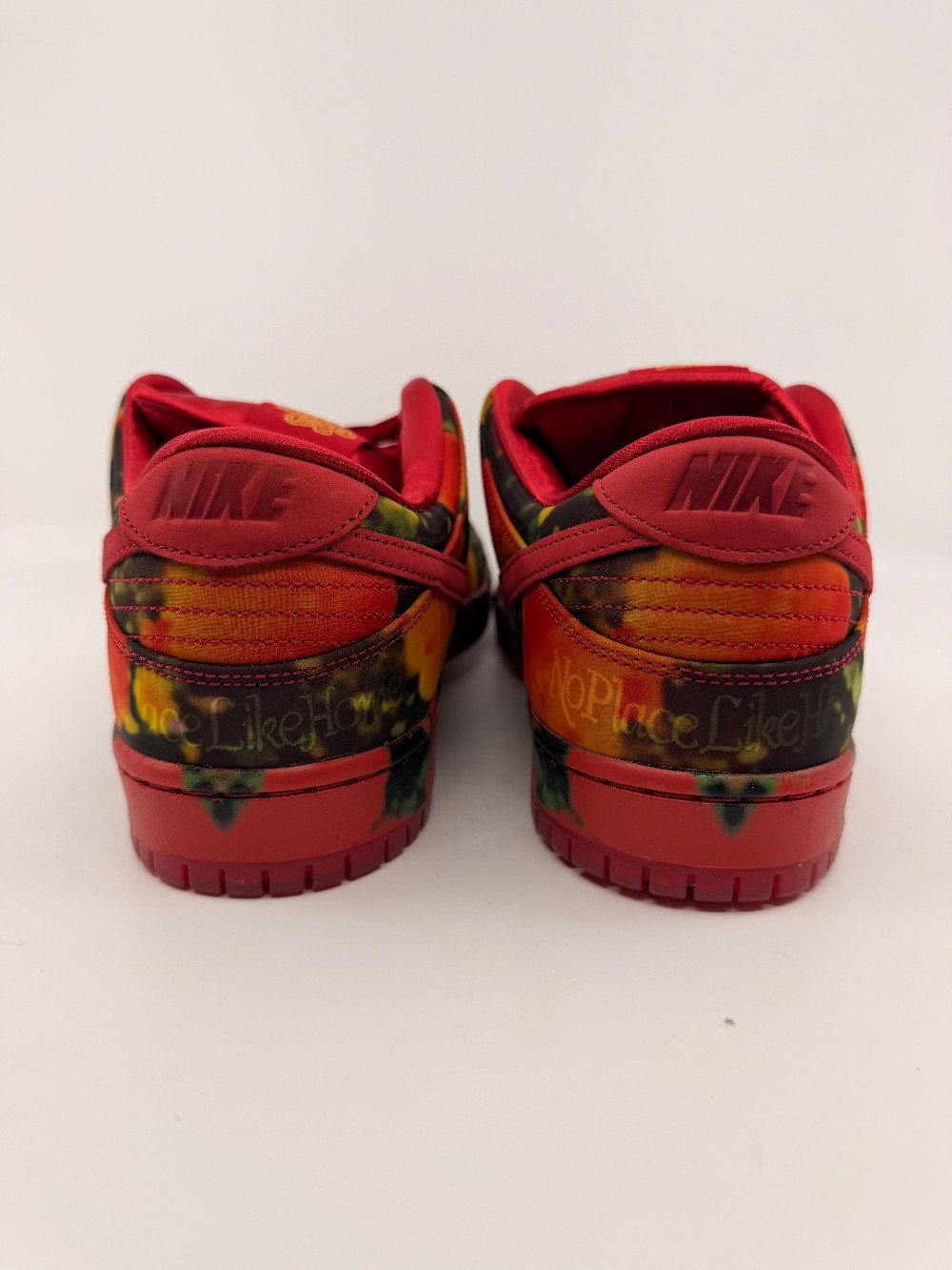NIKE SB DUNK LOW - THE WIZARD OF OZ POPPY FIELD