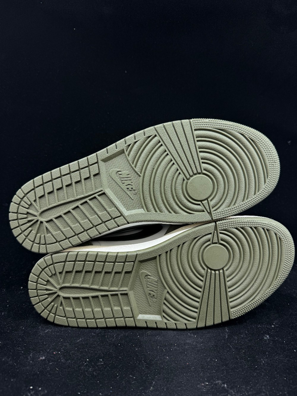 AJ 1 LOW - MEDIUM OLIVE