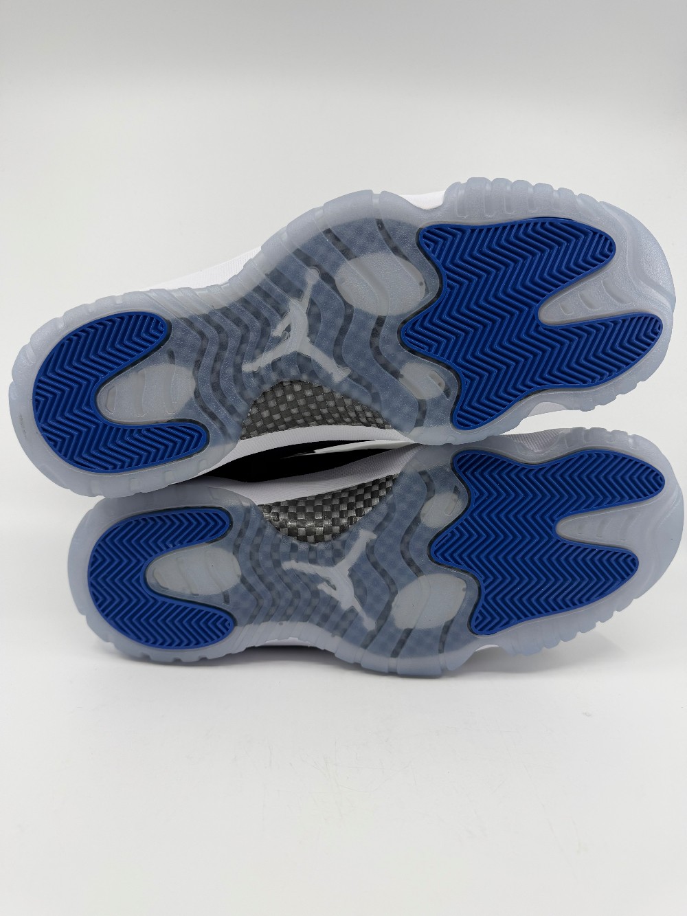 AJ 11 LOW - SPACE JAM