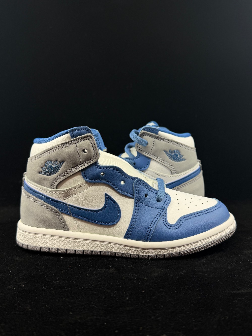 AJ 1 (TD) - TRUE BLUE