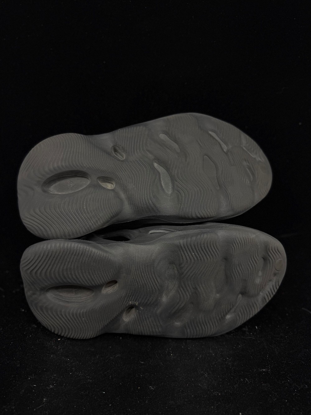 *USED/NO BOX* YEEZY FOAM RUNNER - ONYX