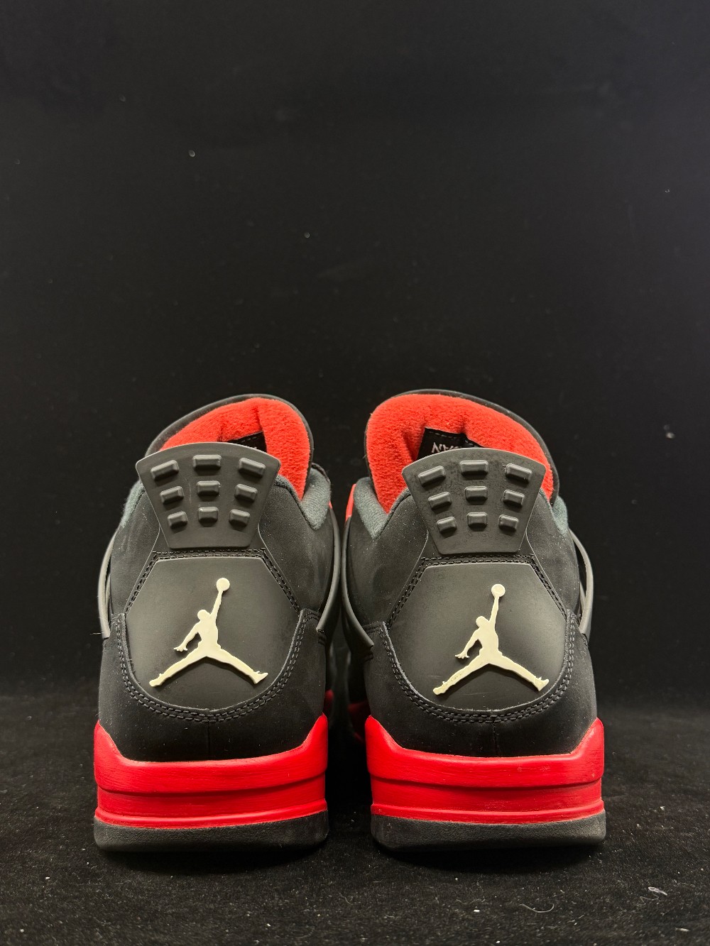 *USED* AJ 4 - RED THUNDER