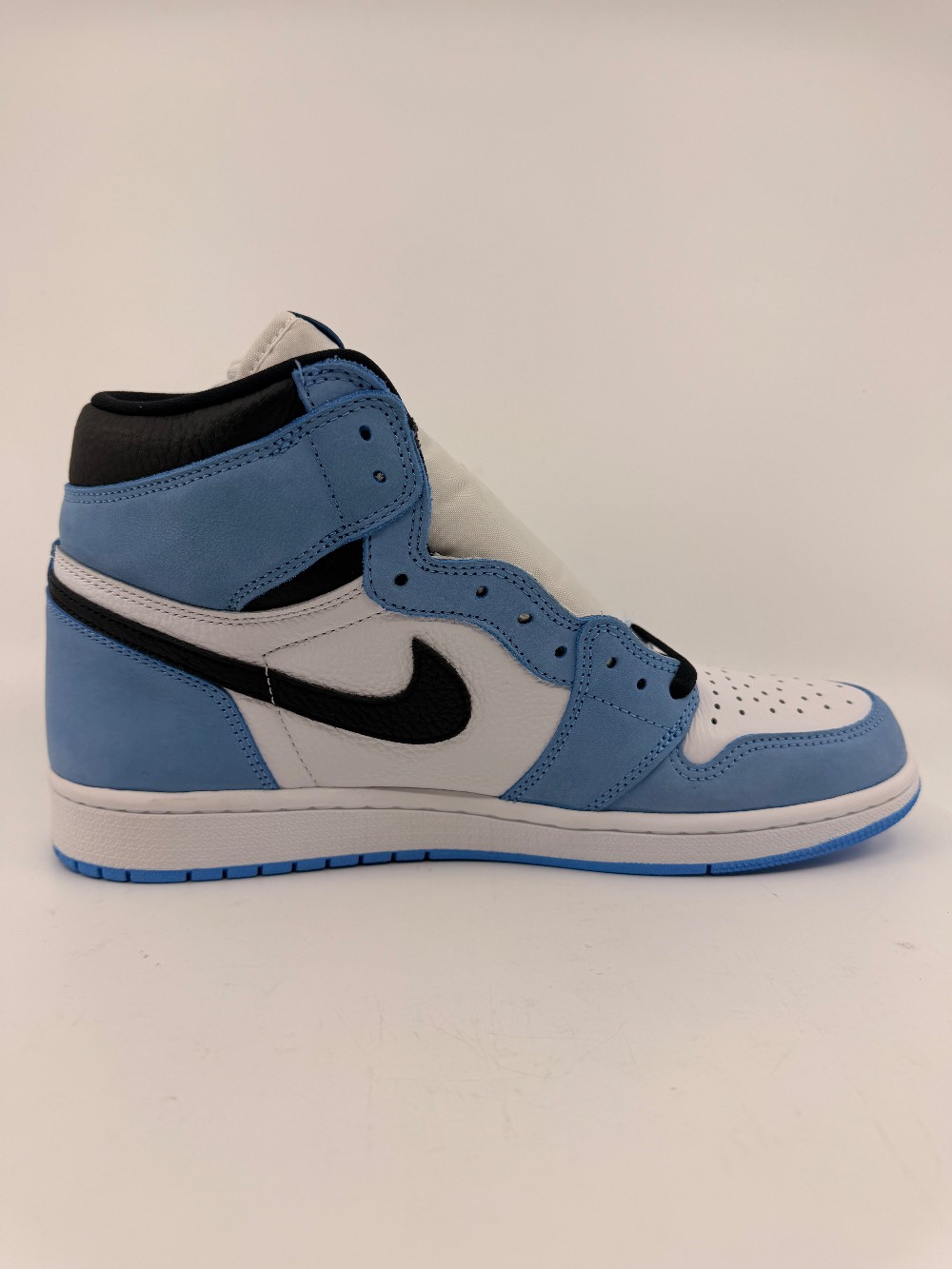 AJ 1 - UNIVERSITY BLUE