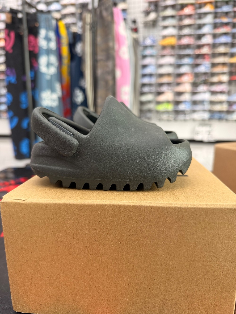 *USED* YEEZY SLIDE (TD) ONYX