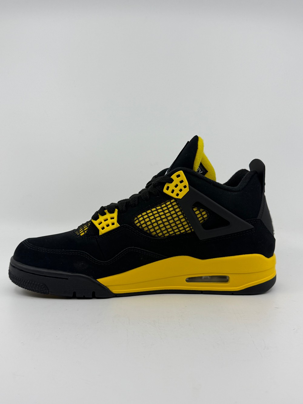 AJ 4 - THUNDER (2023)