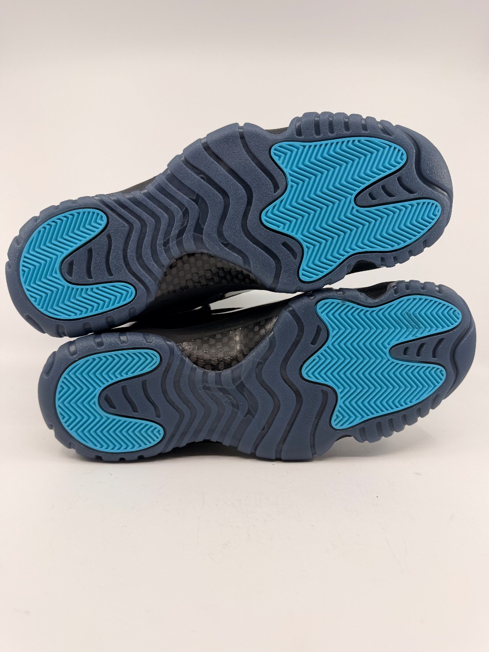 AJ 11 - GAMMA BLUE (2025)