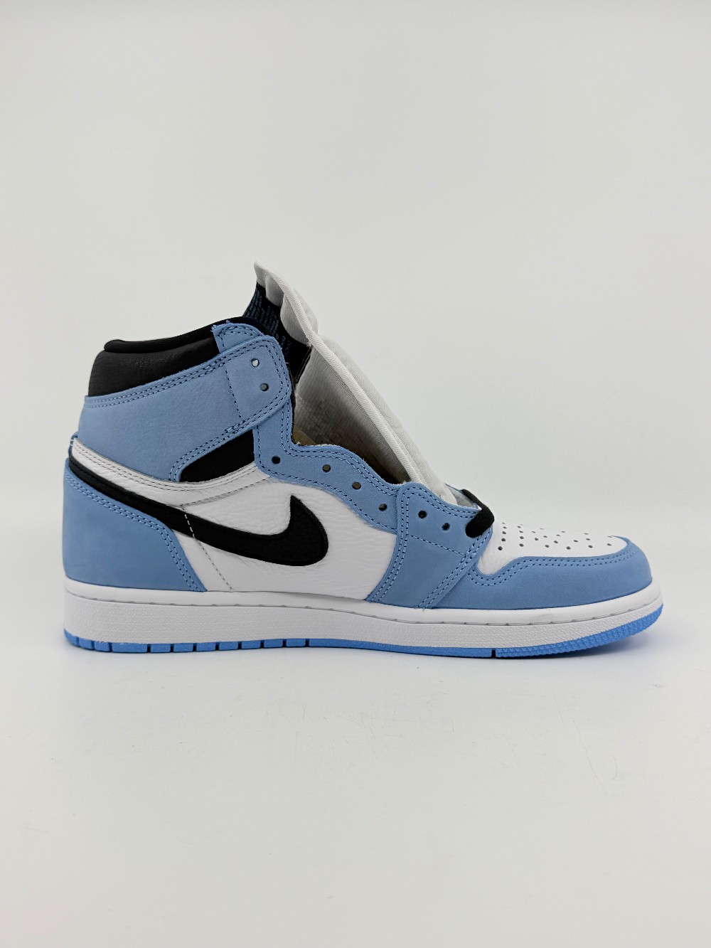 AJ 1 - UNIVERSITY BLUE