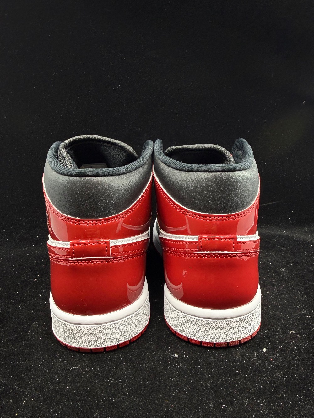 *USED* AJ 1 MID SE - PATENT BRED TOE