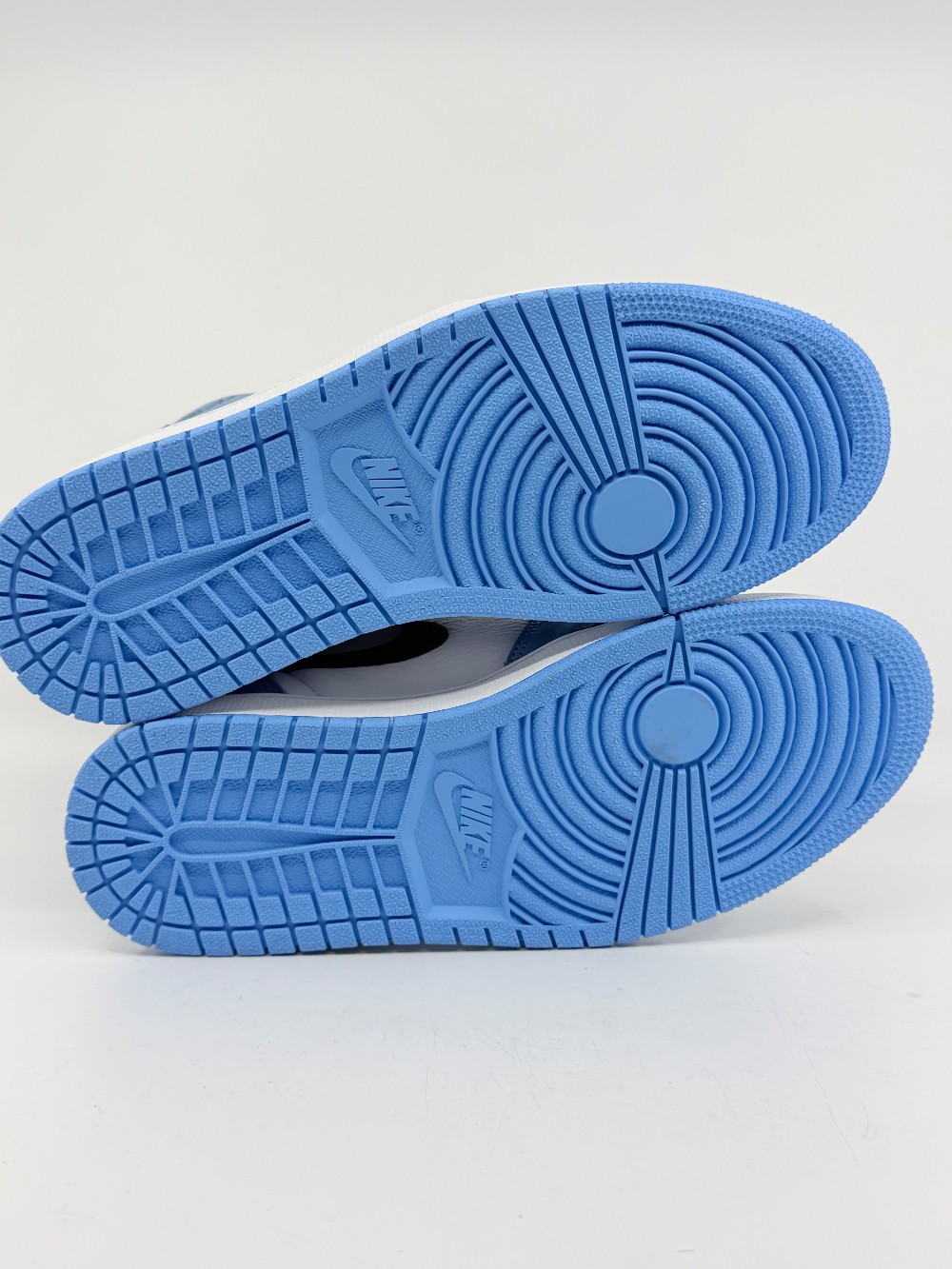 AJ 1 - UNIVERSITY BLUE