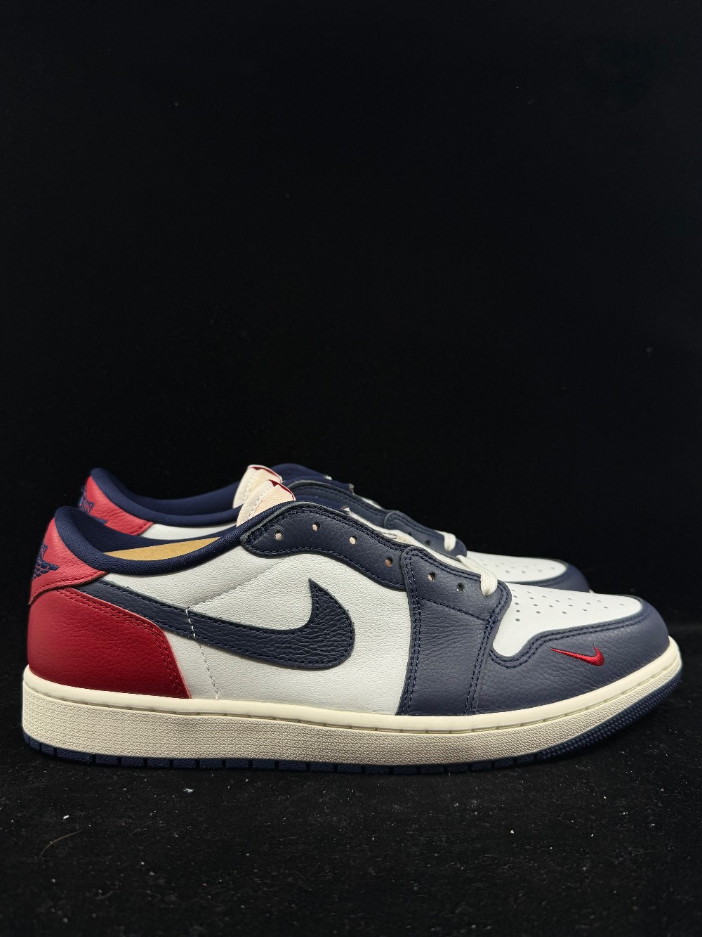 AJ 1 LOW - HOWARD UNIVERSITY