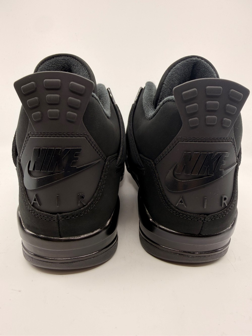AJ 4 - BLACK CAT (2025)