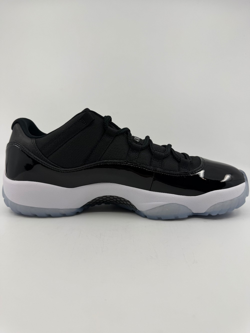 AJ 11 LOW - SPACE JAM