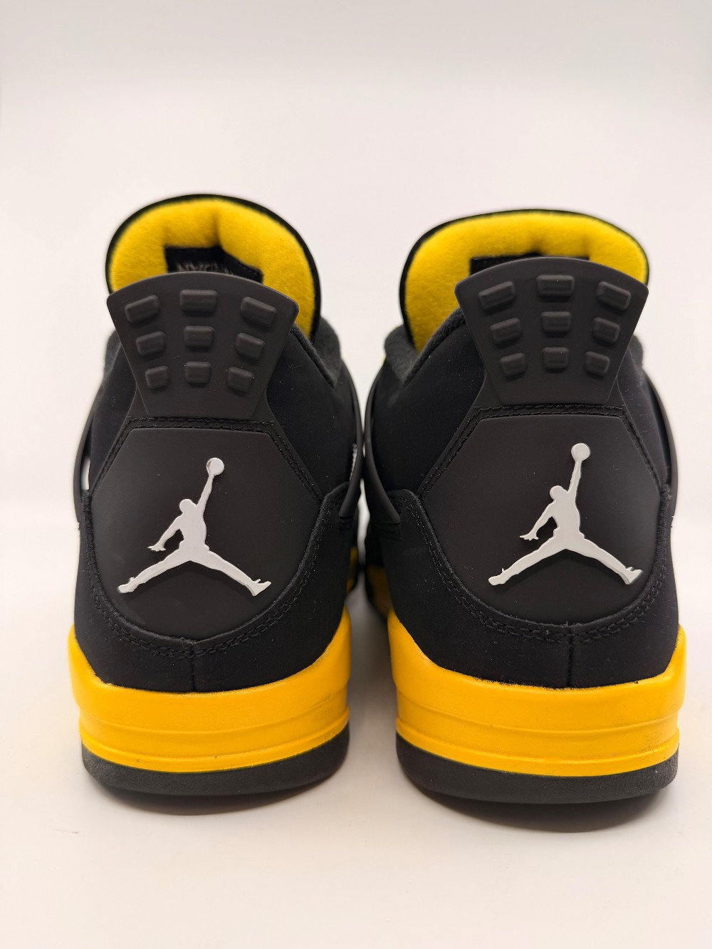 *USED* AJ 4 - THUNDER (2023)