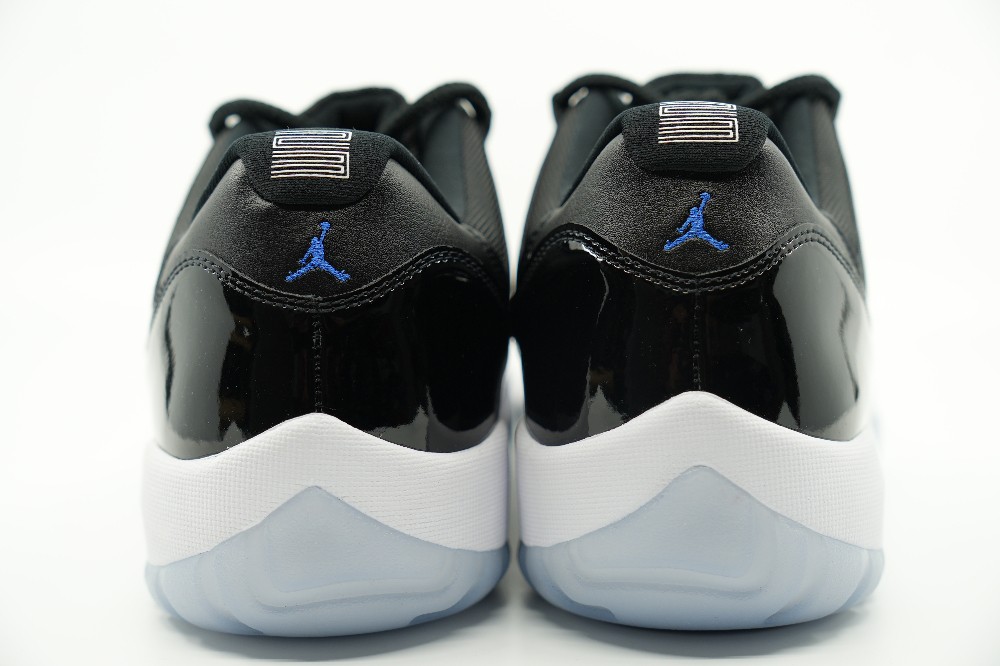 AJ 11 LOW - SPACE JAM